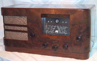 Modell 386, ein 9 Röhren Radio